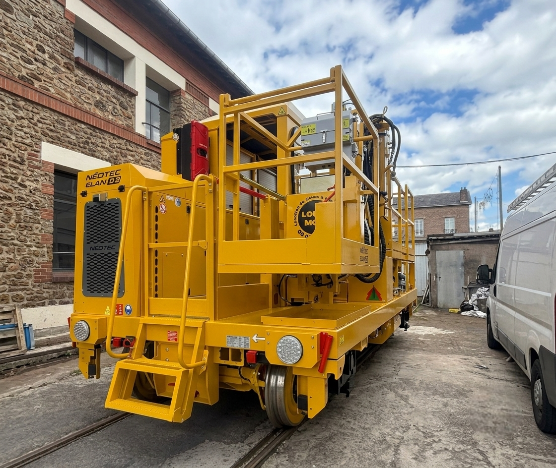 Nacelle rail-route Neotec ELAN D2 en intervention sur voie ferrée