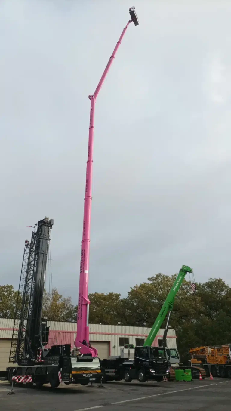 Camion nacelle STEIGER T 900 HF en intervention de très grande hauteur