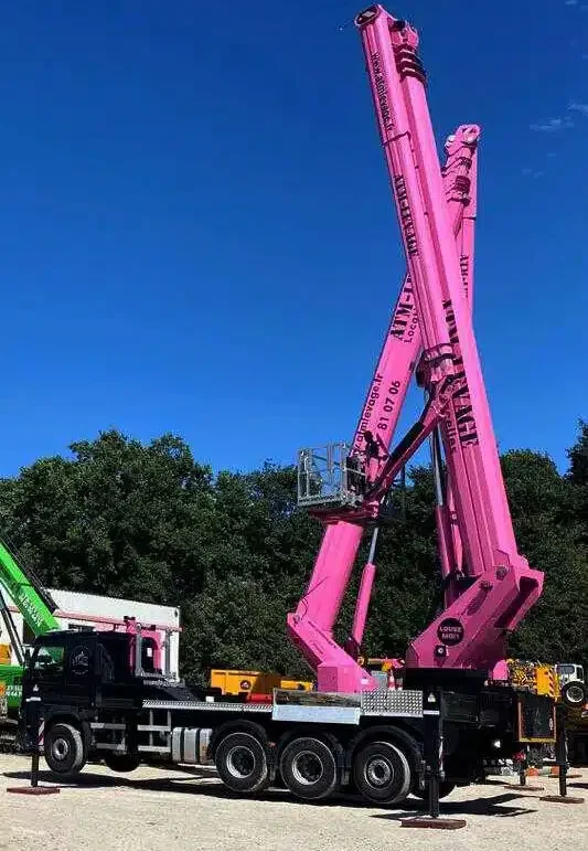 Camion nacelle STEIGER T570 HF en intervention de grande hauteur